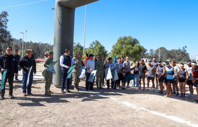 El gobernador Alejandro Armenta dio el banderazo de salida de la Carrera Táctico Militar Guerreros de Puebla en la explanada de la XXV Zona Militar