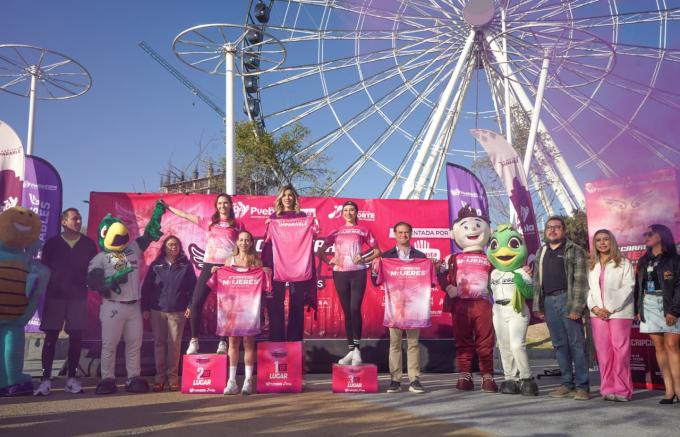 Presentó Gobierno de la Ciudad medalla y playera de la 2ª edición de la Carrera Mujeres Imparables