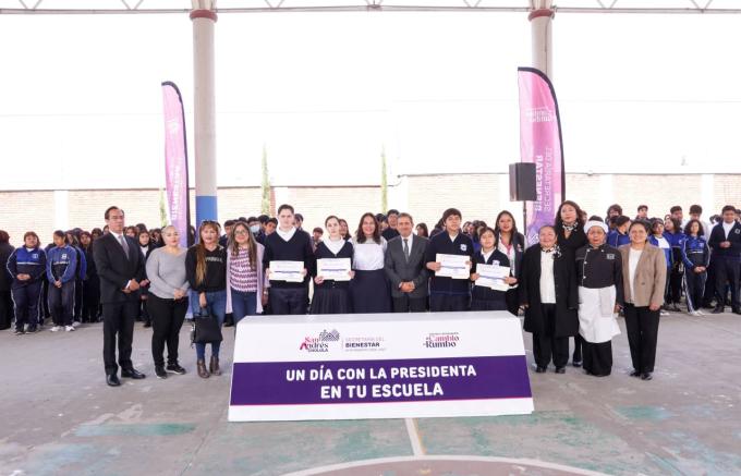 Reconoce la alcaldesa Guadalupe Cuautle a estudiantes de San Andrés Cholula