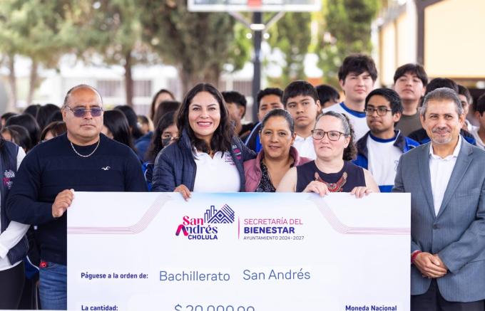 Entregó la alcaldesa Guadalupe Cuautle apoyos económicos para fortalecer la educación en San Andrés Cholula