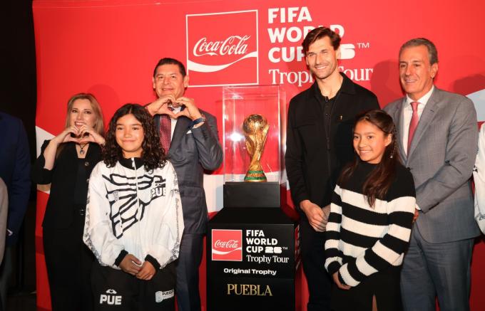 Puebla forma parte de la fiesta mundialista, recibe trofeo internacional