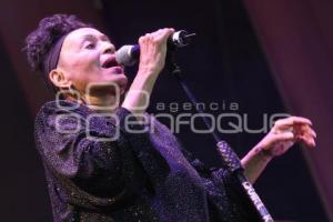 OMARA PORTUONDO.FESTIVAL 5 DE MAYO