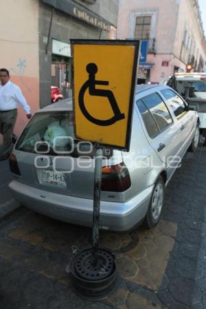 ESTACIONAMIENTO PROHIBIDO