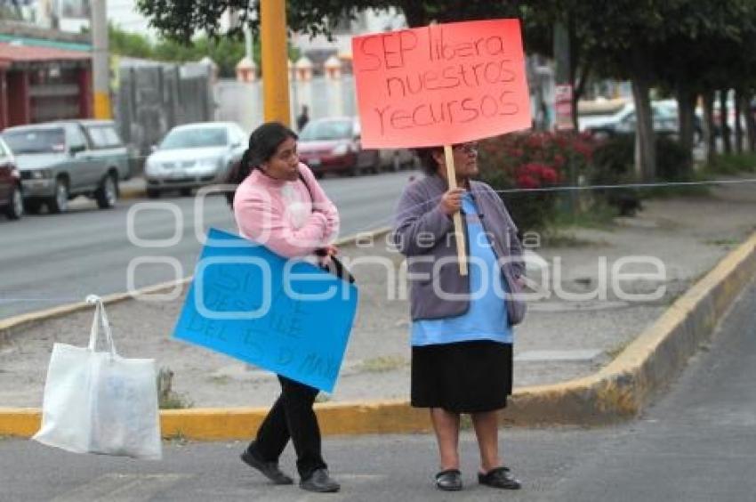 BLOQUEO . PADRES DE FAMILIA