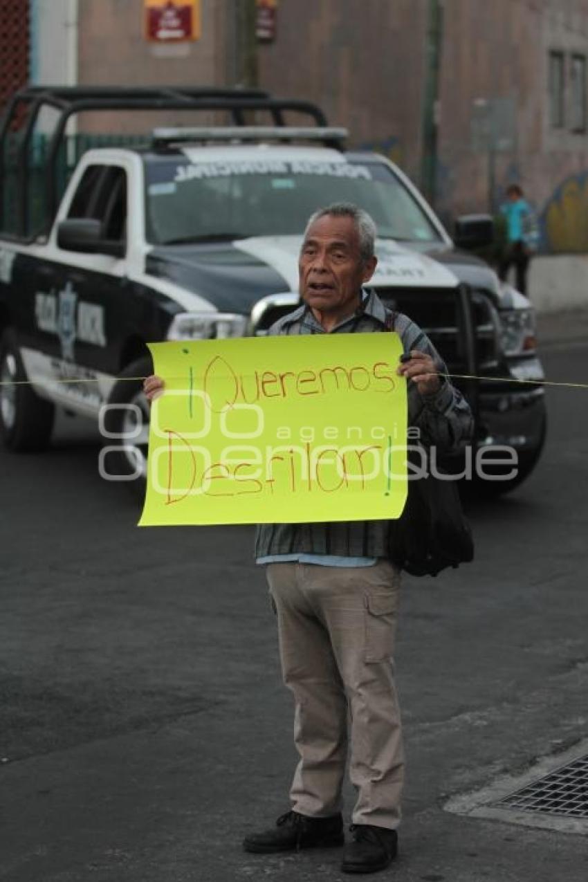 BLOQUEO . PADRES DE FAMILIA