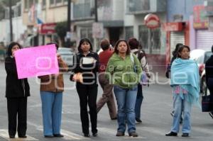 BLOQUEO . PADRES DE FAMILIA