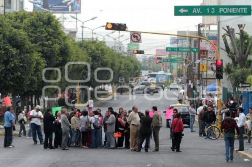 BLOQUEO . PADRES DE FAMILIA