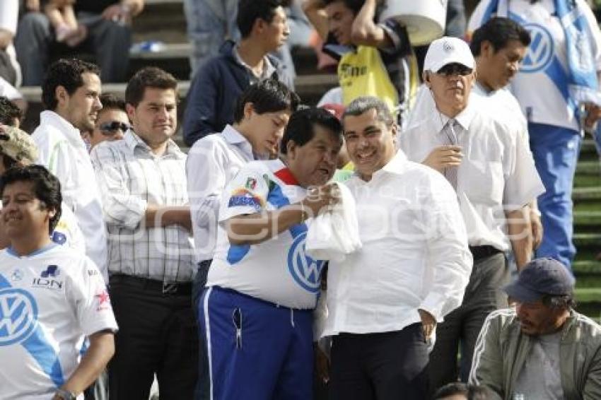 FUTBOL . ZAVALA EN PARTIDO