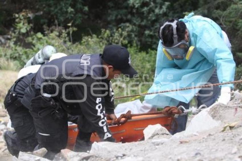 RECUPERAN MUERTO DE UNA BARRANCA