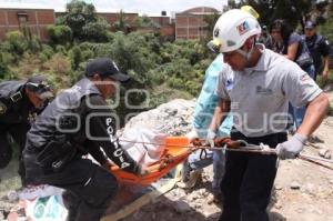 RECUPERAN MUERTO DE UNA BARRANCA