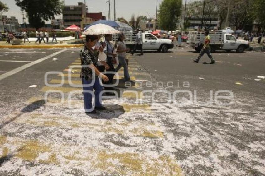 DESFILE . BASURA