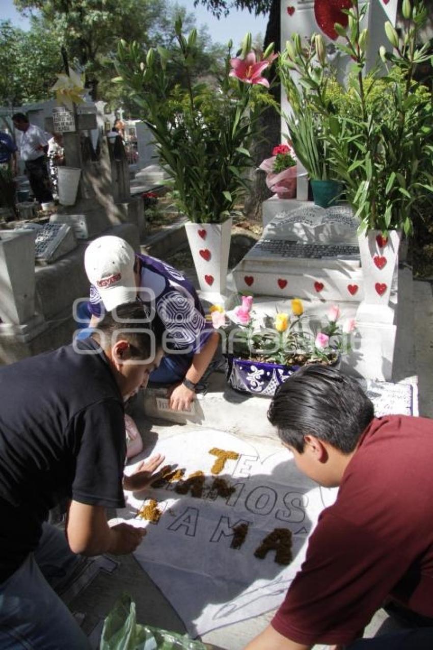 DIA DE LAS MADRES - PREPARATIVOS - PANTEON MUNICIPAL