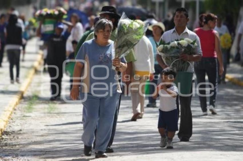 DIA DE LAS MADRES - PREPARATIVOS - PANTEON MUNICIPAL