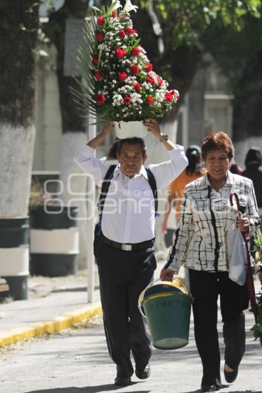 DIA DE LAS MADRES - PREPARATIVOS - PANTEON MUNICIPAL