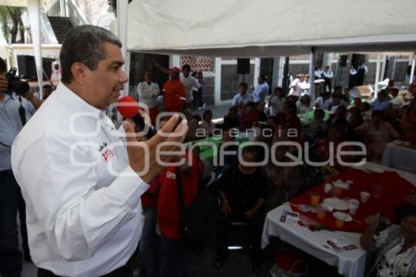 DESAYUNO DE ZAVALA CON ABUELITAS