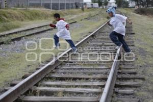 COTIDIANA . VIAS DEL TREN