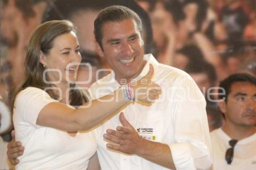 RAFAEL MORENO VALLE Y MARTHA ERIKA