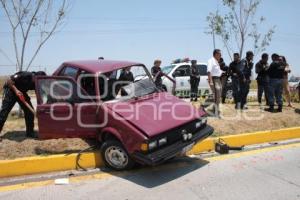 CHOQUE ATLIXCAYOTL. POLICÍA MUERTO