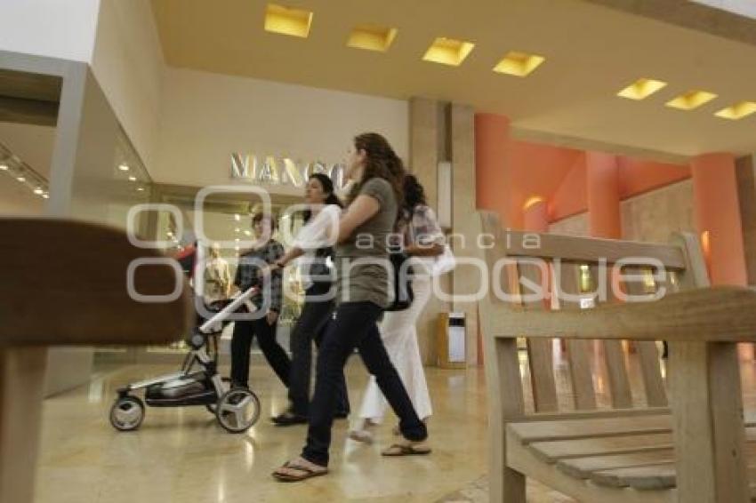 ECONOMÍA . CENTRO COMERCIAL ANGELOPOLIS