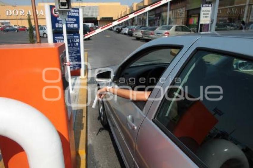 ESTACIONAMIENTO. CENTRO COMERCIAL. PLAZA DORADA