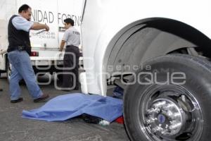 NOTA ROJA . MUJER ATROPELLADA POR MICROBUS