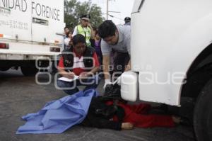 NOTA ROJA . MUJER ATROPELLADA POR MICROBUS