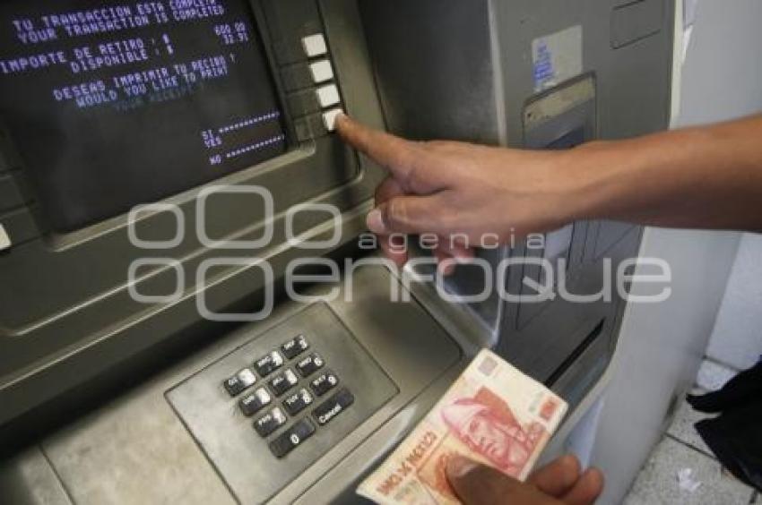 ECONOMÍA . CAJERO BANCOMER