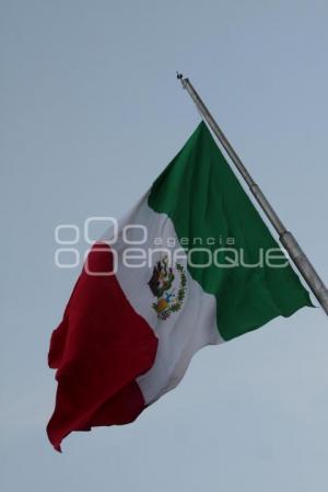 BANDERA DE MÉXICO. LA PAZ