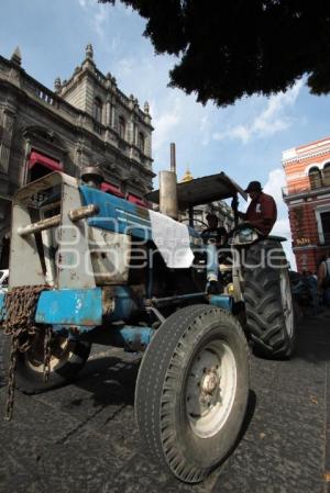 MARCHA DE CAMPESINOS EN DEFENSA DE LA TIERRA Y EL AGUA. ZÓCALO