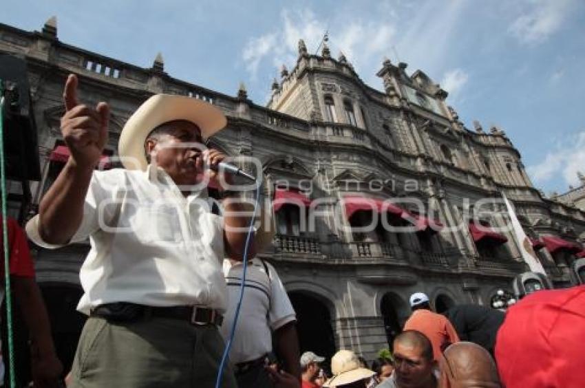 MARCHA DE CAMPESINOS EN DEFENSA DE LA TIERRA Y EL AGUA. ZÓCALO