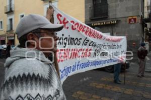 DEFRADUDADOS SITMA. CIERRE CALLE. MANIFESTACIÓN