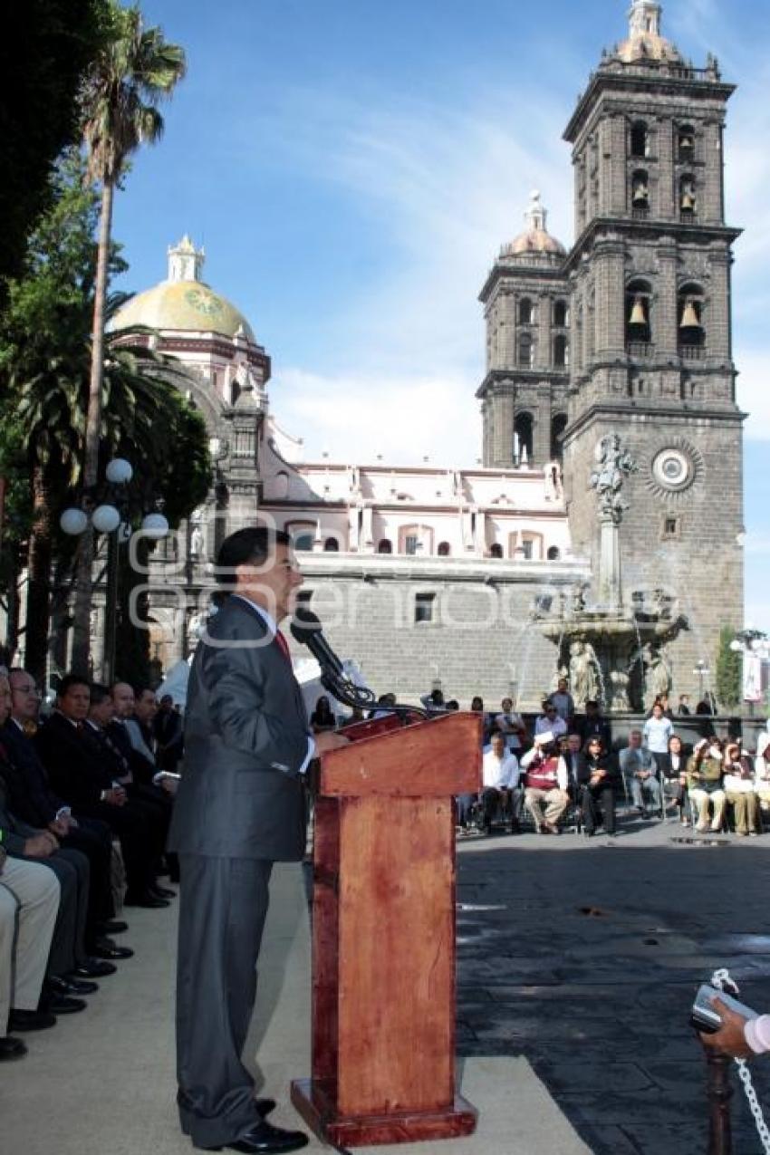 MARIO MARÍN . ENTREGA AMBULANCIA