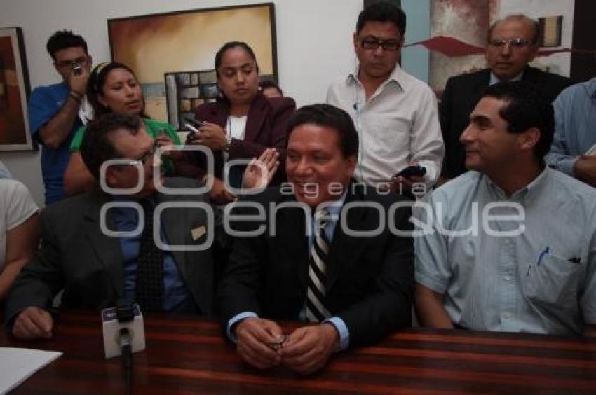 VÍCTOR SÁNCHEZ. ALFREDO ARANGO. RENÉ LEZAMA