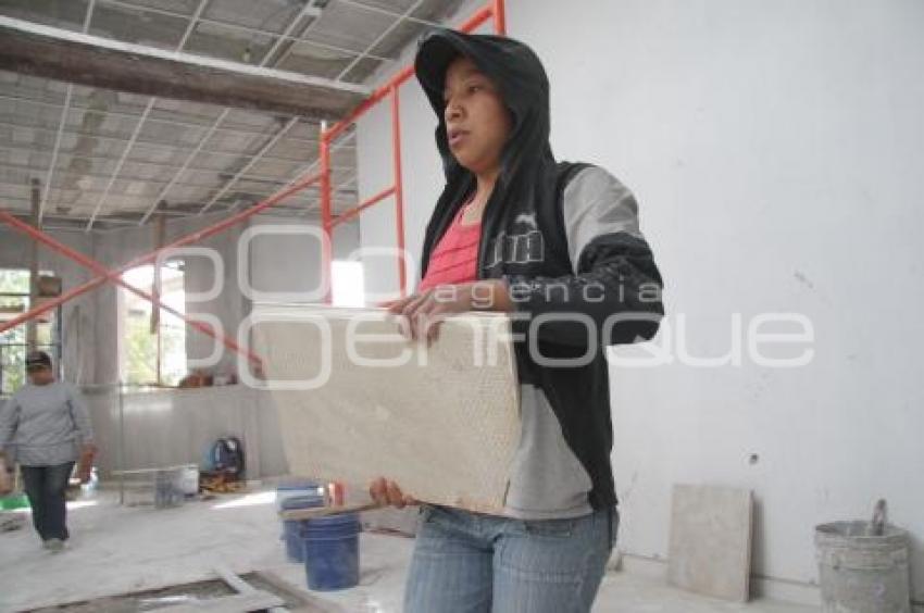 MUJERES DE LA CONSTRUCCIÓN