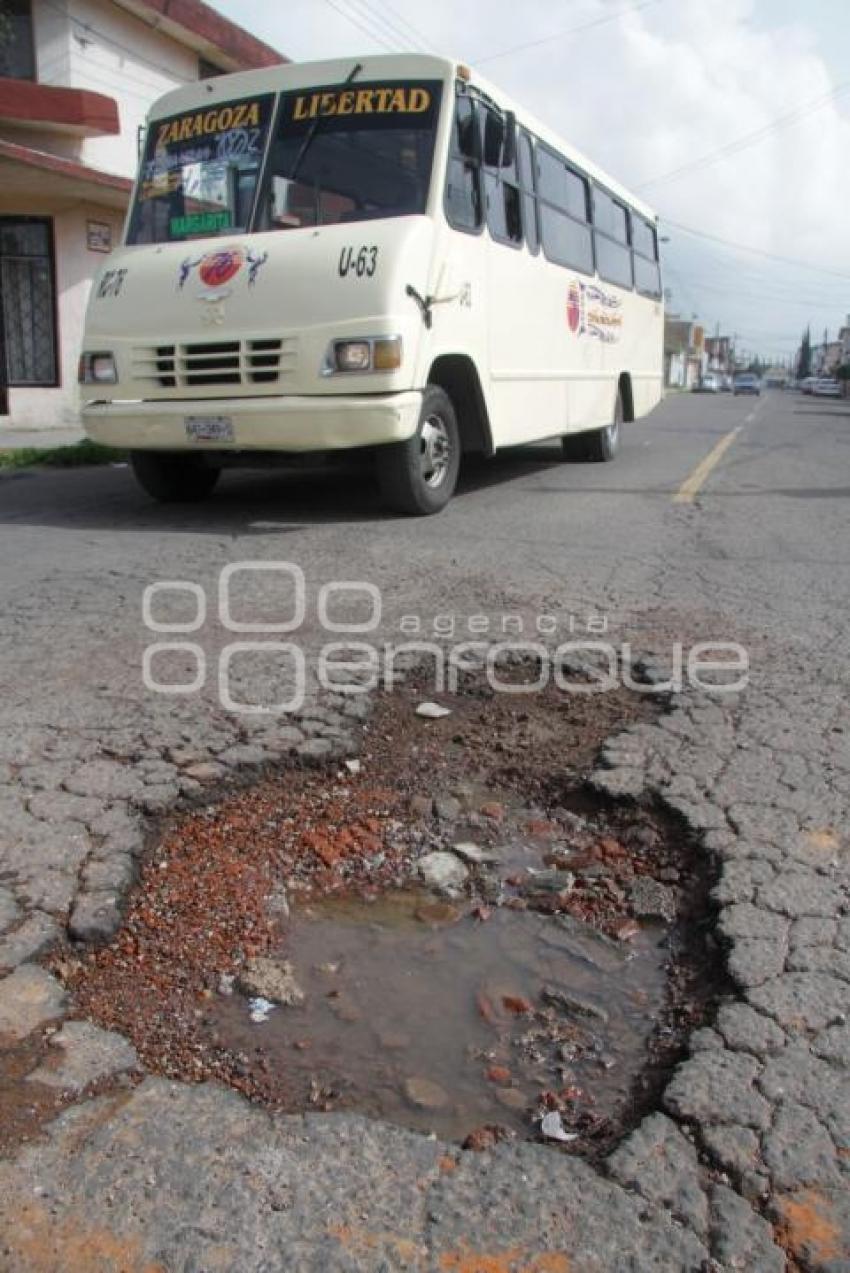 DAÑO A CARPETA ASFALTICA - BACHES