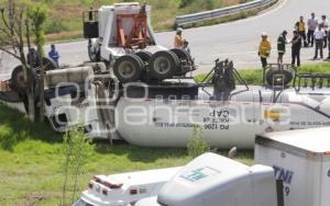 VOLCADURA PIPA . AUTOPISTA