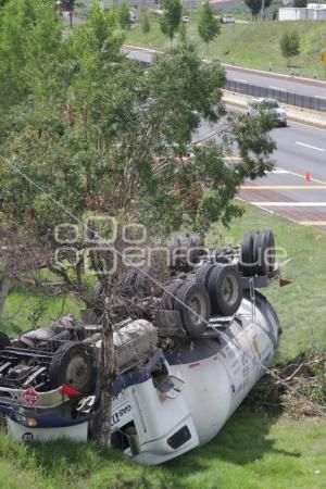 VOLCADURA PIPA . AUTOPISTA