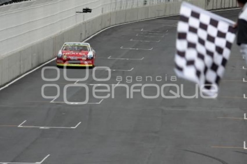 CALIFICACIÓN NASCAR. LLUVIA