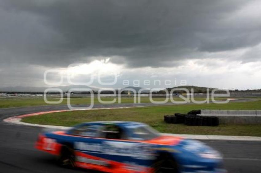 CALIFICACIÓN NASCAR. LLUVIA