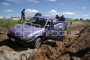 AUTO ATASCADO EN FANGO