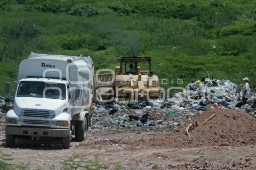 RELLENO SANITARIO . BASURA