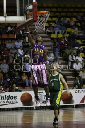 THE HARLEM GLOBETROTTERS