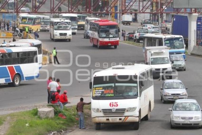 PARADA DE AUTOBUS PUENTE SAN FELIPE