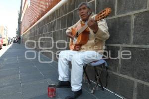 MUSICOS INVIDENTES