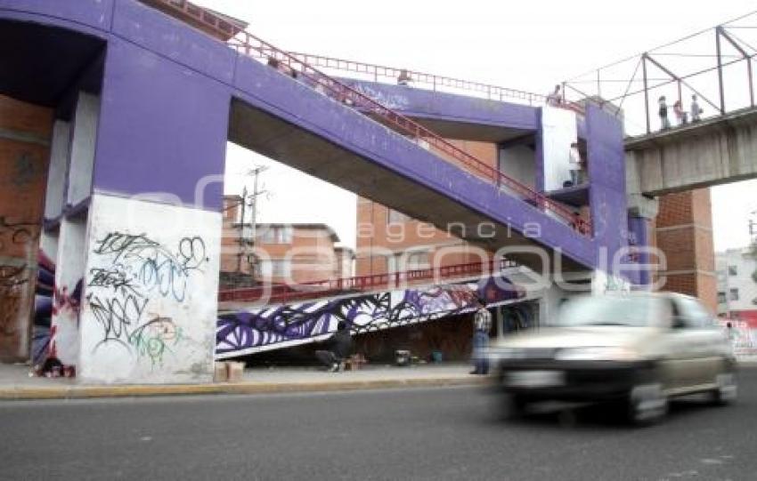 GRAFFITI - PUENTE PEATONAL