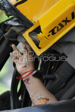 ACCIDENTE FEDERAL A ATLIXCO. PRENSADO Y MUERTO