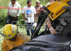 ACCIDENTE FEDERAL A ATLIXCO. PRENSADO Y MUERTO