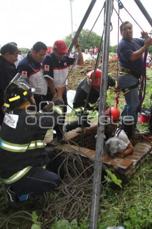 NOTA ROJA . RESCATE EN POZO