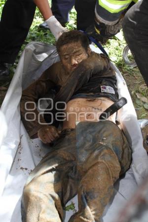 NOTA ROJA . RESCATE EN POZO