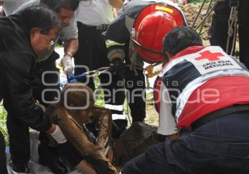NOTA ROJA . RESCATE EN POZO